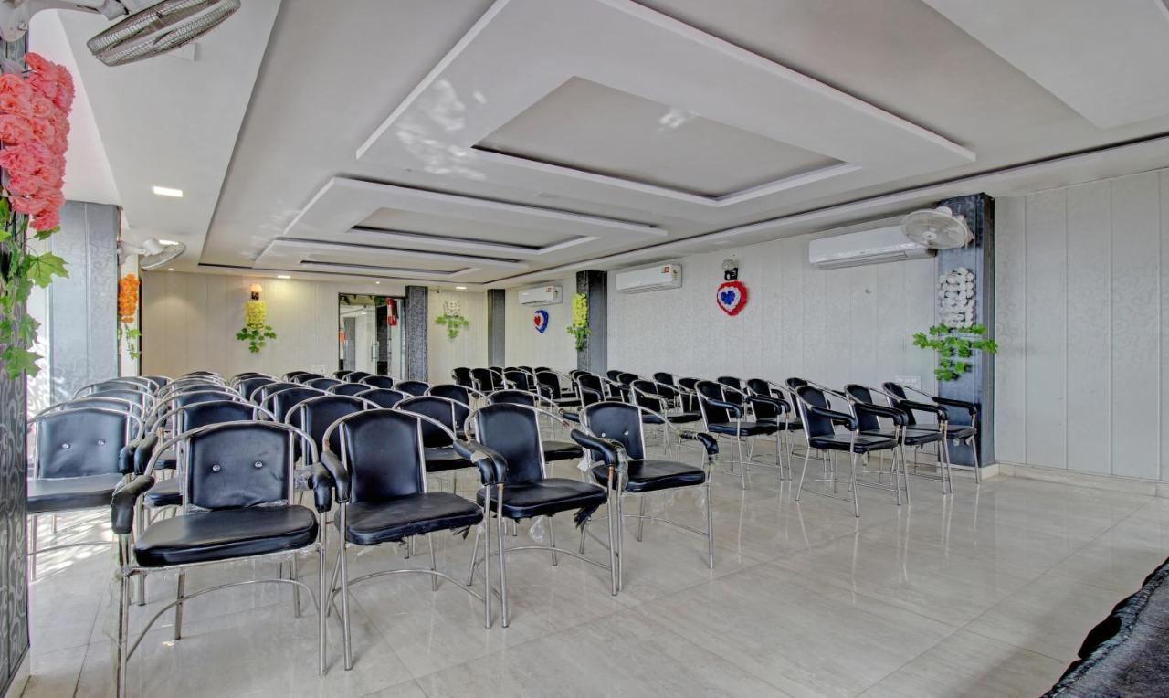 Treebo Trend Wedding Bells Kanpur Hotel Exterior photo